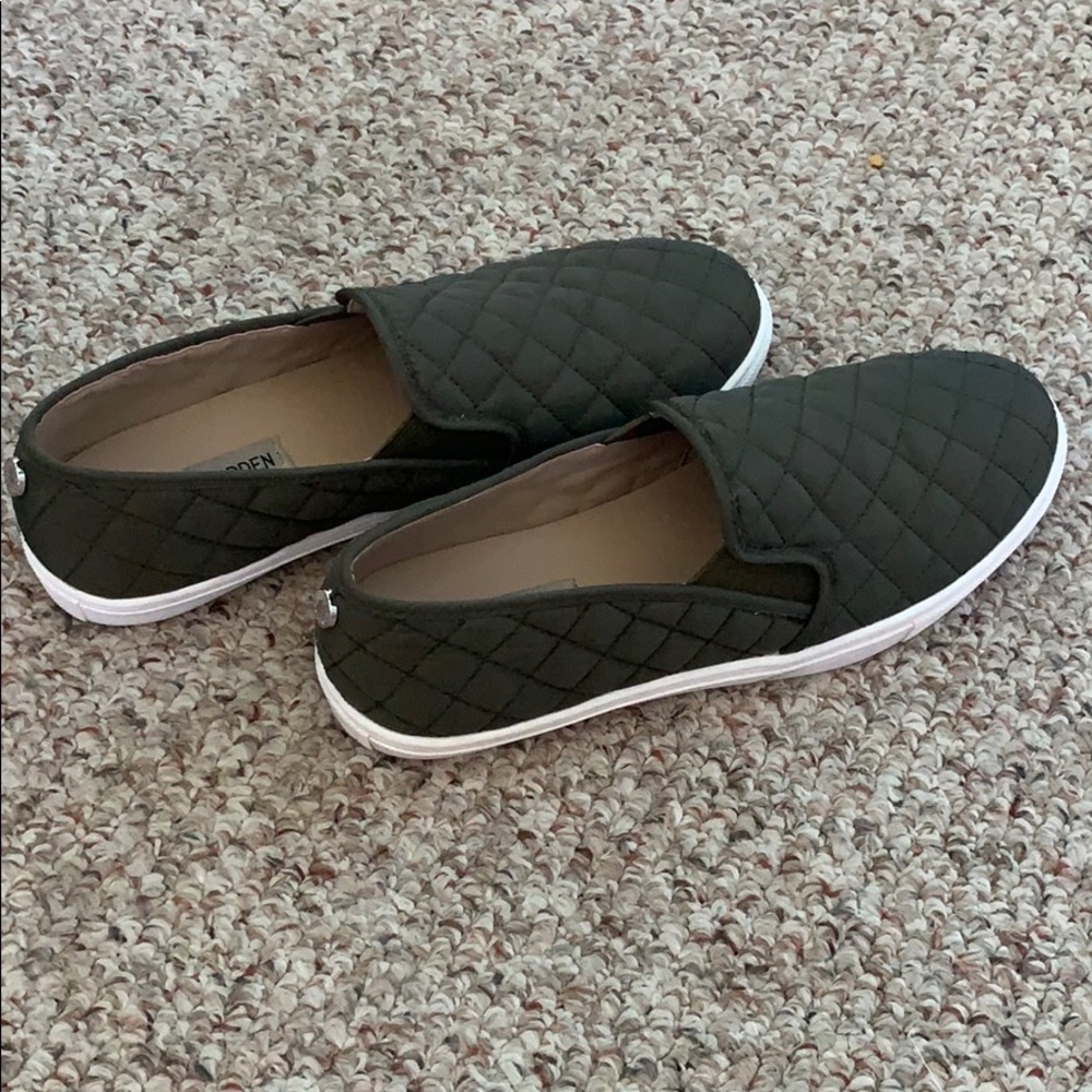 Shoes - Picture 2 of 4